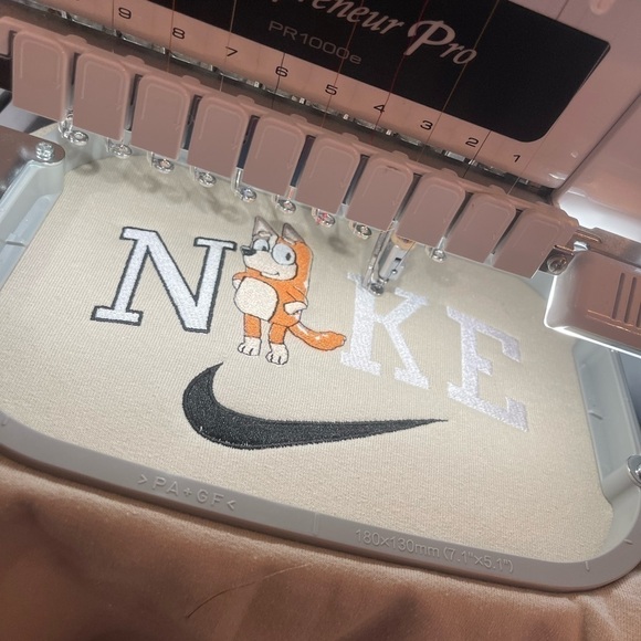 chili embroidered sweatshirt - Picture 4 of 6